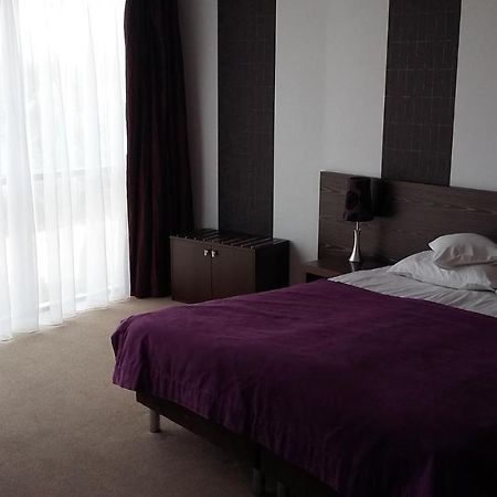 Hotel เนียโปโลมิเซ ภายนอก รูปภาพ