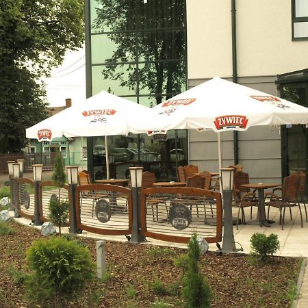 Hotel เนียโปโลมิเซ ภายนอก รูปภาพ