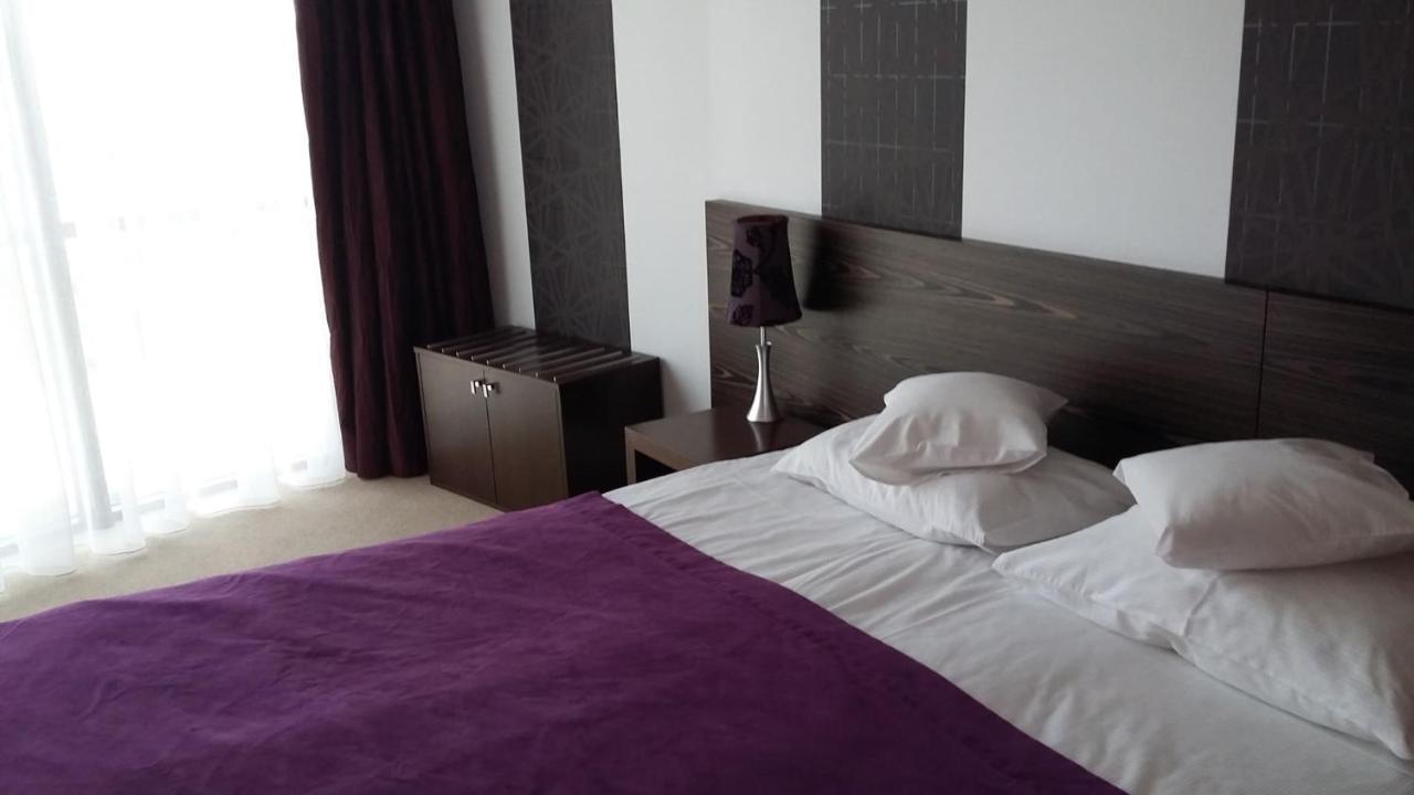 Hotel เนียโปโลมิเซ ภายนอก รูปภาพ