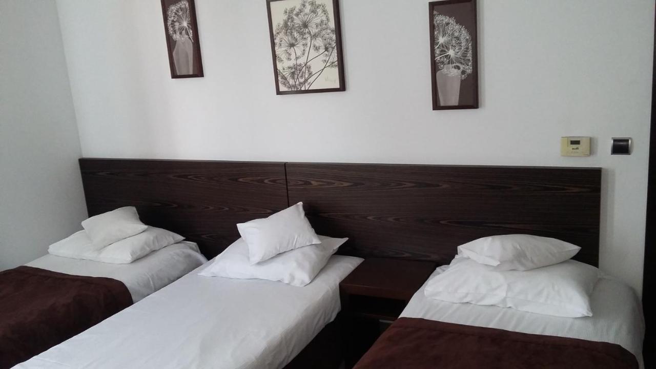 Hotel เนียโปโลมิเซ ภายนอก รูปภาพ