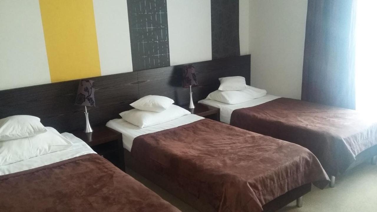 Hotel เนียโปโลมิเซ ภายนอก รูปภาพ