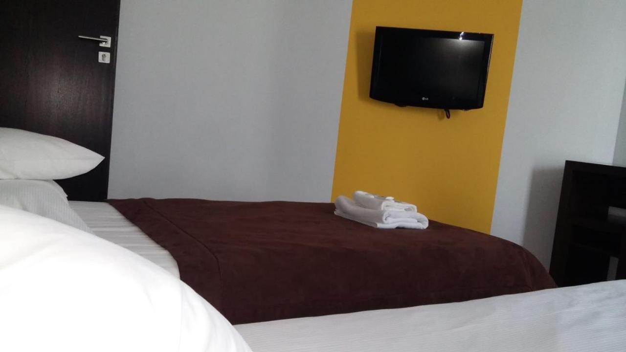 Hotel เนียโปโลมิเซ ภายนอก รูปภาพ