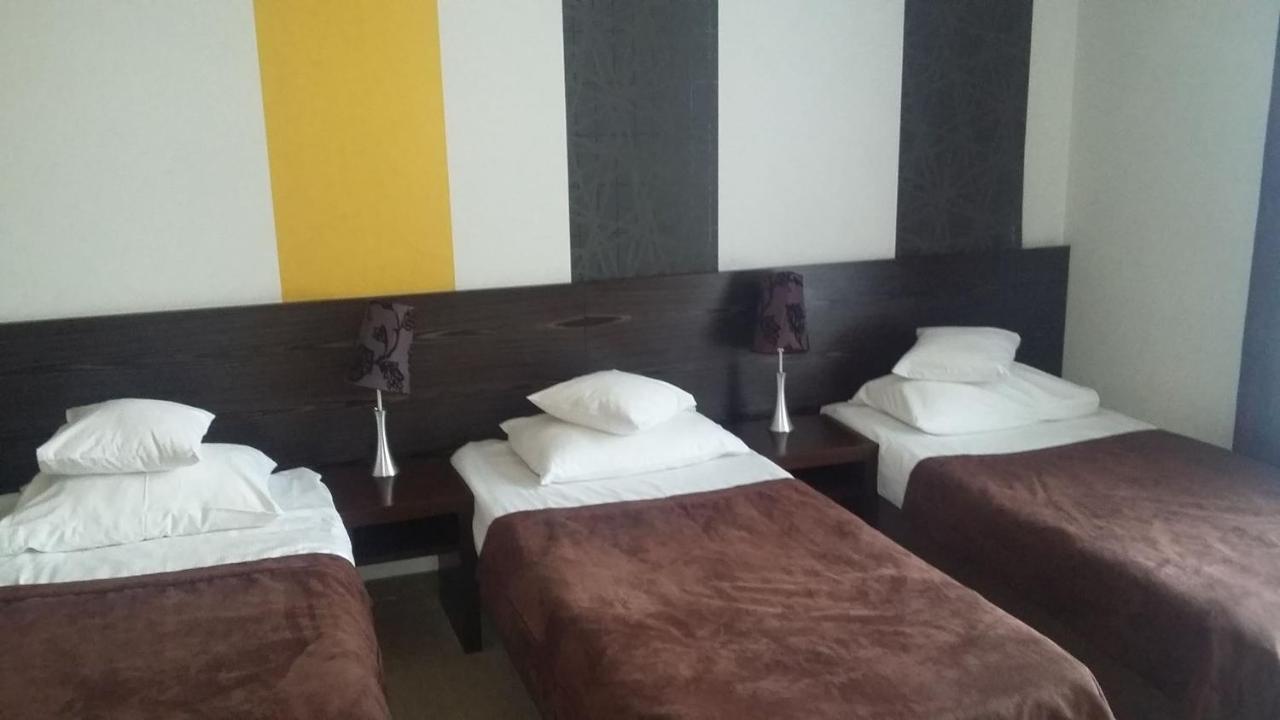 Hotel เนียโปโลมิเซ ภายนอก รูปภาพ