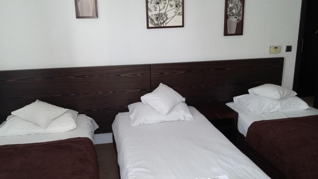 Hotel เนียโปโลมิเซ ภายนอก รูปภาพ