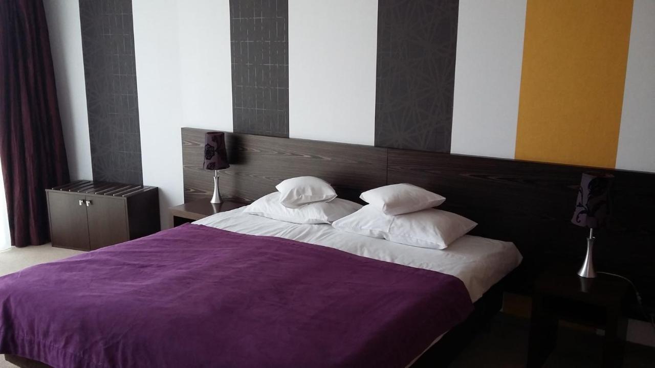 Hotel เนียโปโลมิเซ ภายนอก รูปภาพ