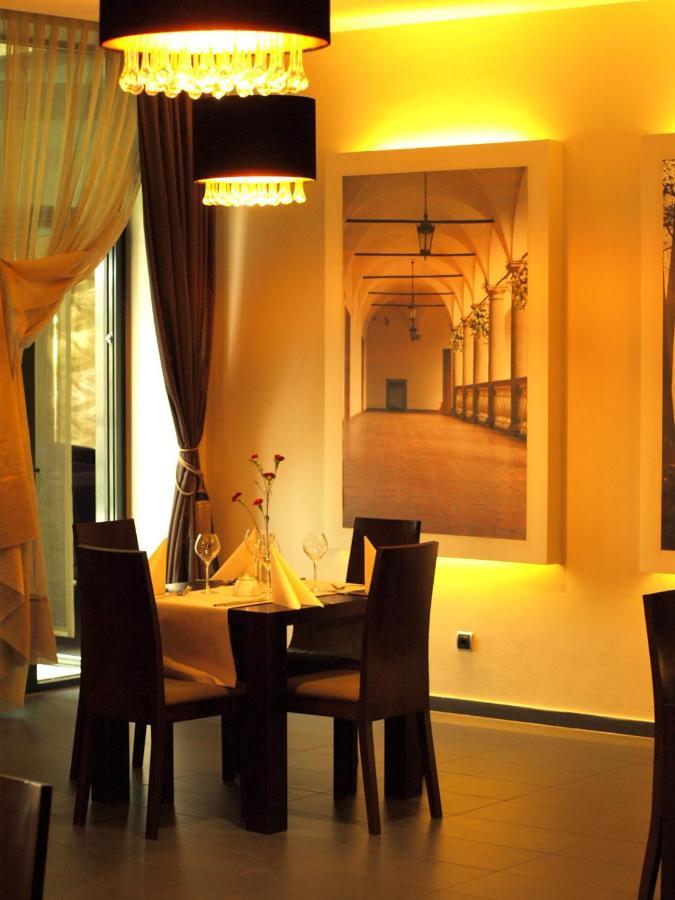 Hotel เนียโปโลมิเซ ภายนอก รูปภาพ