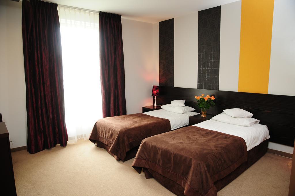 Hotel เนียโปโลมิเซ ห้อง รูปภาพ