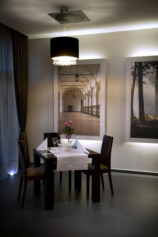 Hotel เนียโปโลมิเซ ภายนอก รูปภาพ