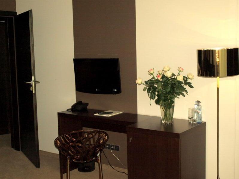 Hotel เนียโปโลมิเซ ห้อง รูปภาพ