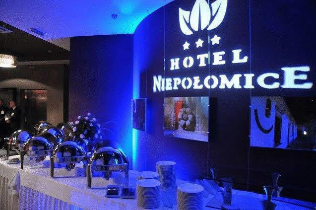Hotel เนียโปโลมิเซ ภายนอก รูปภาพ