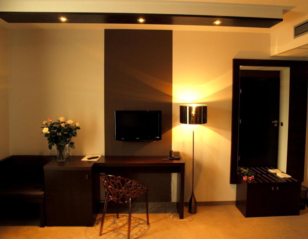 Hotel เนียโปโลมิเซ ห้อง รูปภาพ