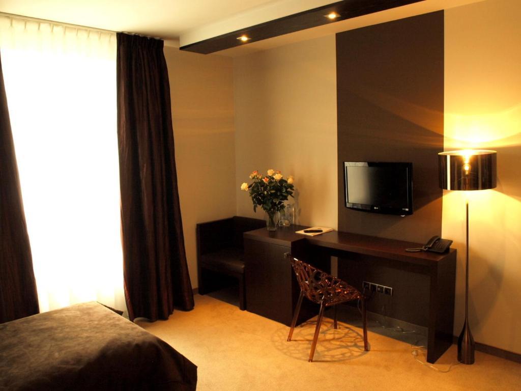 Hotel เนียโปโลมิเซ ห้อง รูปภาพ