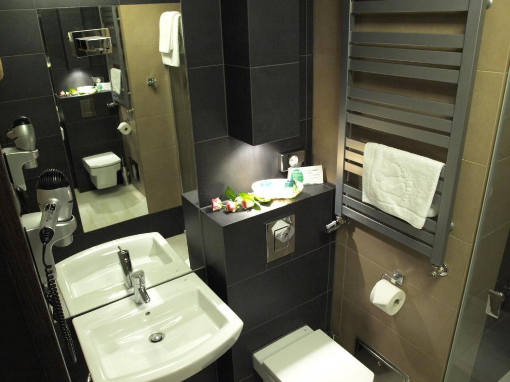 Hotel เนียโปโลมิเซ ห้อง รูปภาพ