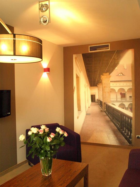 Hotel เนียโปโลมิเซ ห้อง รูปภาพ