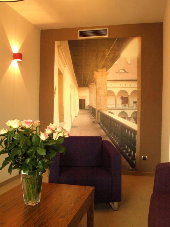Hotel เนียโปโลมิเซ ห้อง รูปภาพ