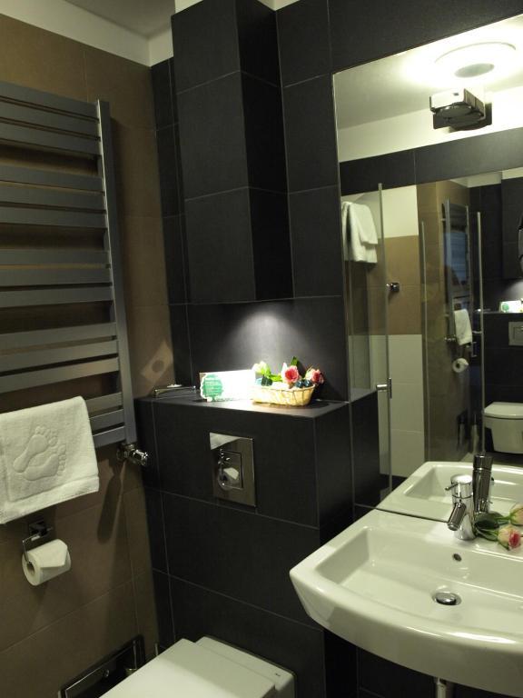 Hotel เนียโปโลมิเซ ห้อง รูปภาพ
