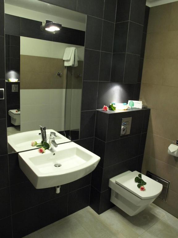 Hotel เนียโปโลมิเซ ห้อง รูปภาพ