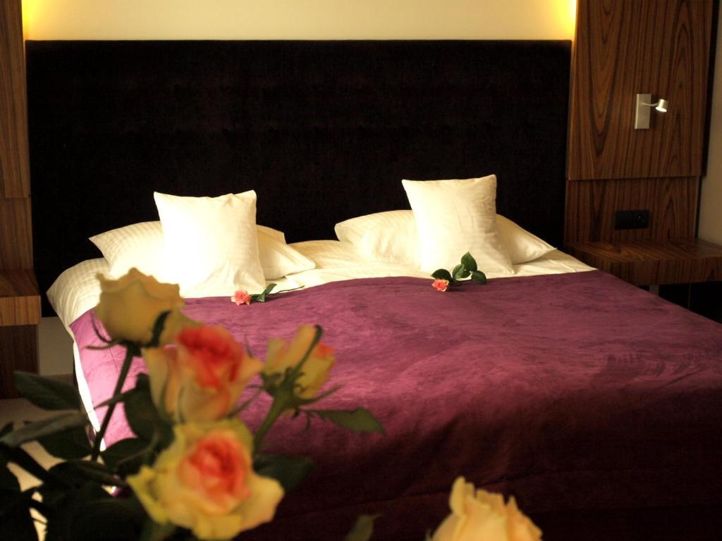 Hotel เนียโปโลมิเซ ห้อง รูปภาพ